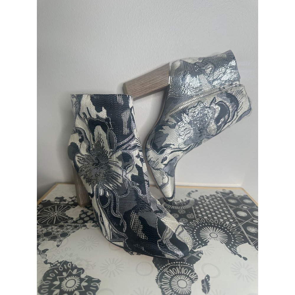 Pour La Victoire Silver Black Floral Brocade Block Heel Booties C389 Size 7.5